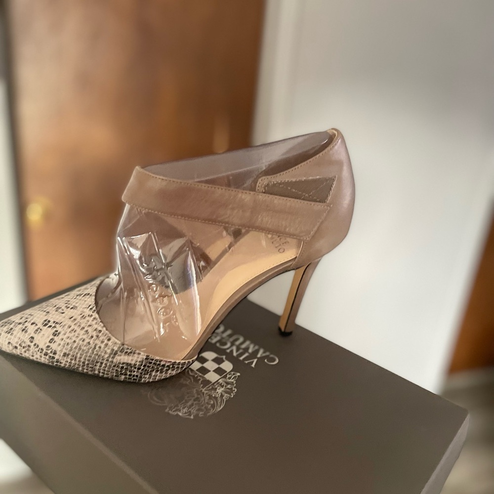 Vince Camuto VC Carlotte